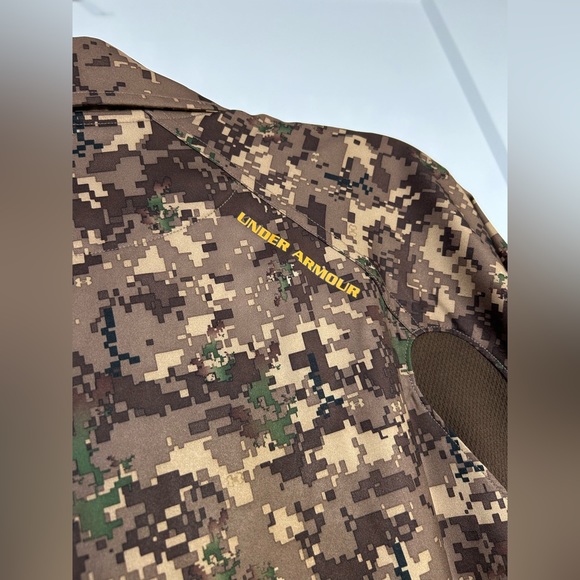 Medium Under Armour Long Sleeve Camo Hunting Shirt, Size Small Fits Loose Medium - Picture 6 of 10